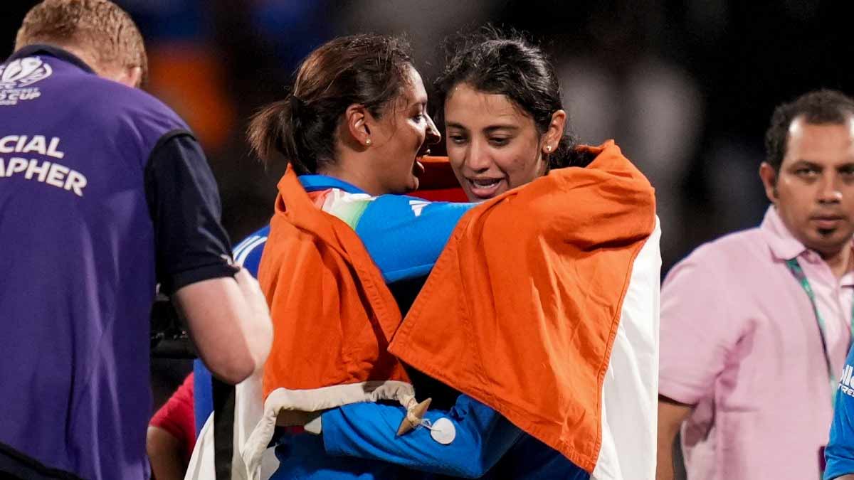 Fans’ Eyes on Their Foreheads! How Harmanpreet and Smriti Commemorated Cricket World Cup Victory